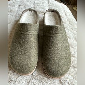 Merrell green clogs